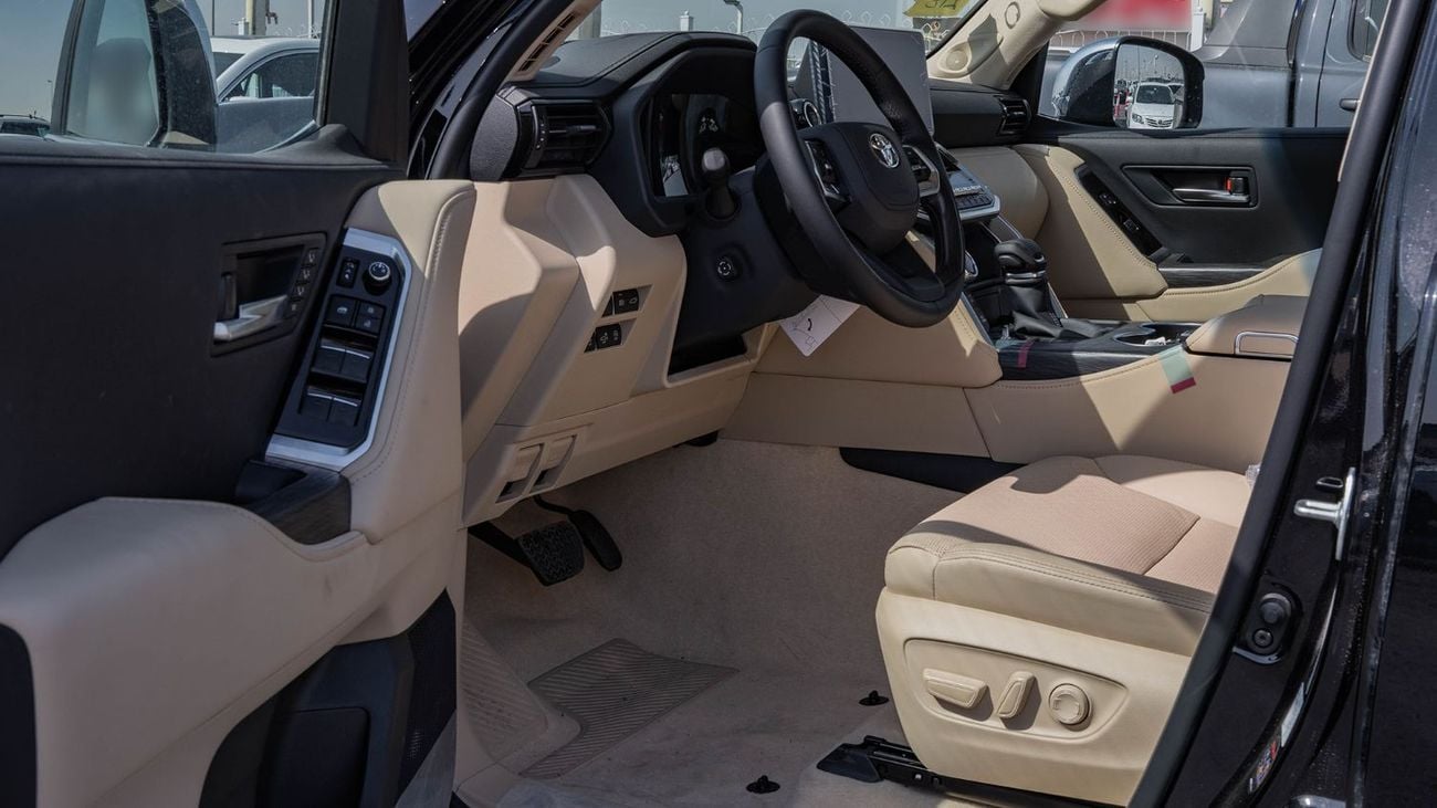 تويوتا لاند كروزر 2026 Toyota Land Cruiser 300 VXR 3.5L Twin Turbo AT Petrol (Black-Beige)