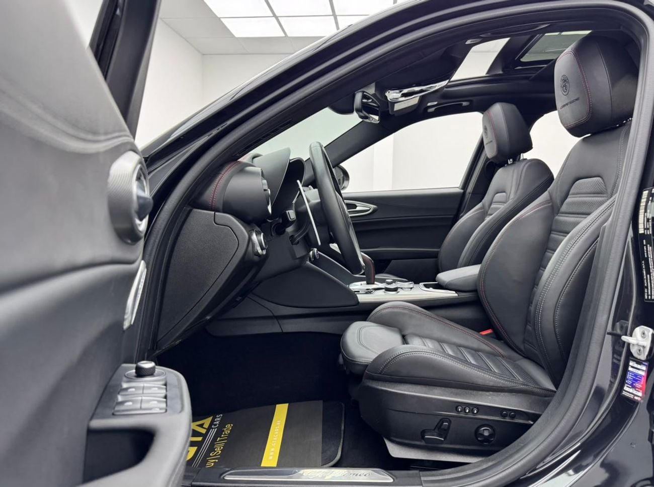 ألفا روميو جوليا 2024 Alfa Romeo Giulia Competizione Q2, 2030 Alfa Romeo Warranty + Service Pack, Very Low Km, GCC