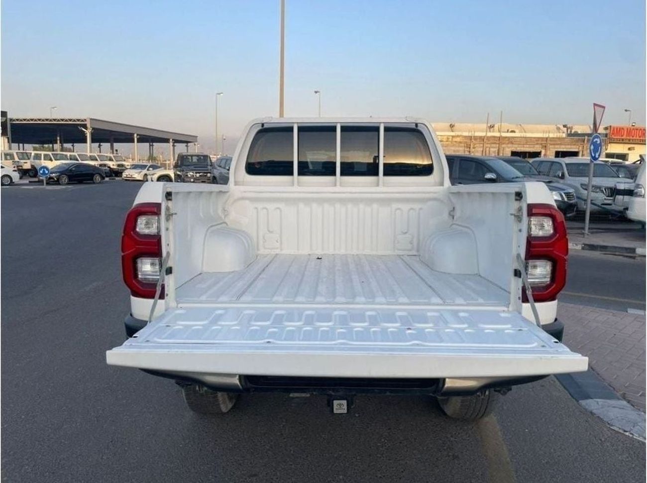 تويوتا هيلوكس diesel 2.8 liter automatic right hand drive