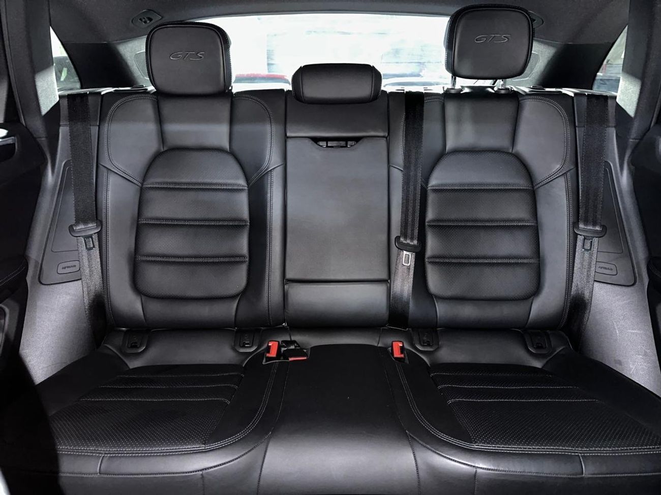 Porsche Macan GTS 3.0L (360 HP) PORSCHE MACAN GTS 2017 3.0 | SPORTS CHRONO PACKAGE | SPORTS EXHAUST SYSTEM | 21-IN