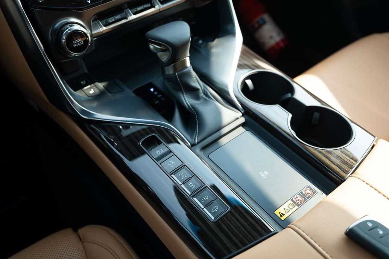 لكزس LX 600 7 seater Petrol 3.5L Automatic Transmission 2025