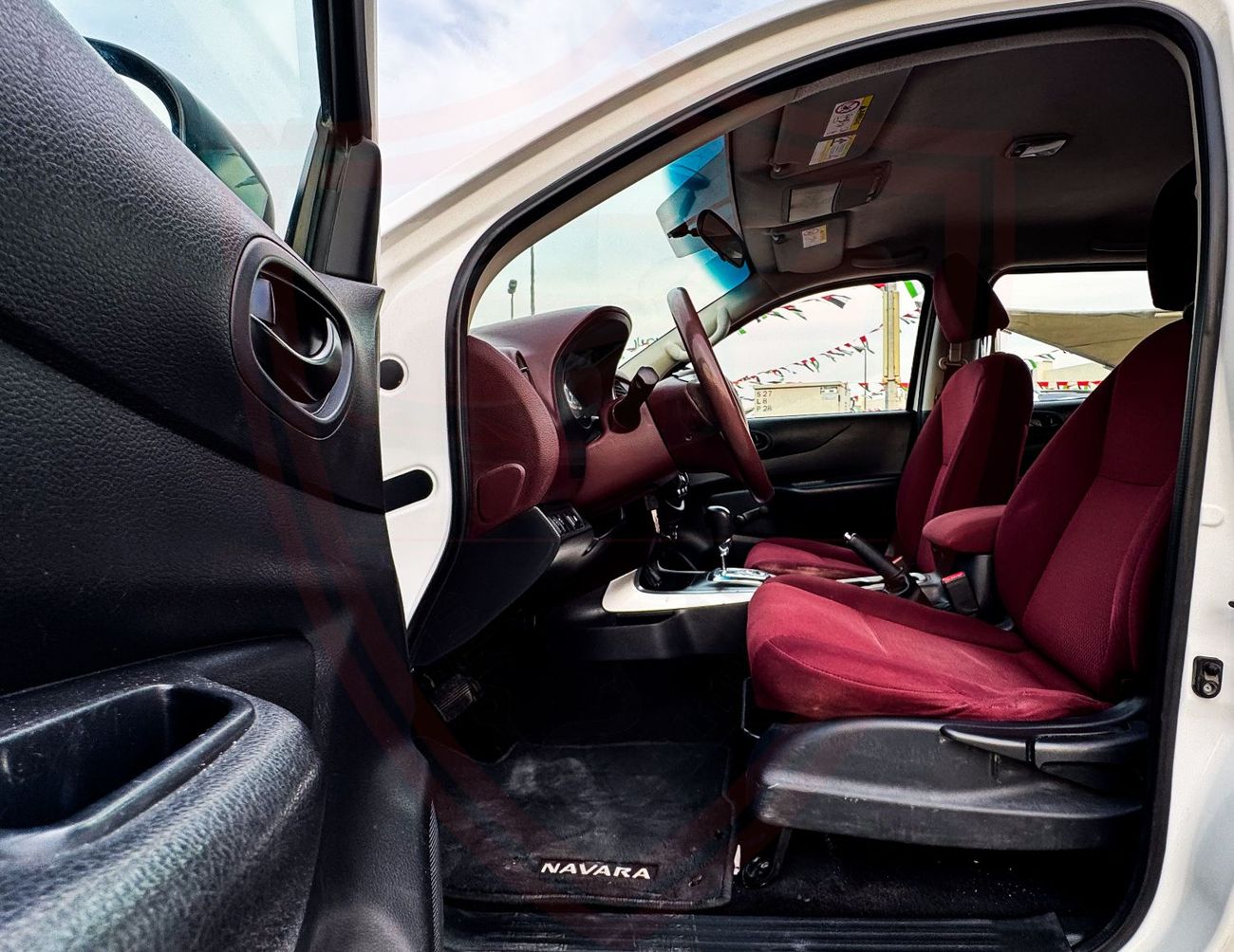 Nissan Navara Std 2.5L 4WD A/T Nissan Navara | 2.5 L | 2022 | GCC | Accident-Free | In Excellent Condition | 974 P