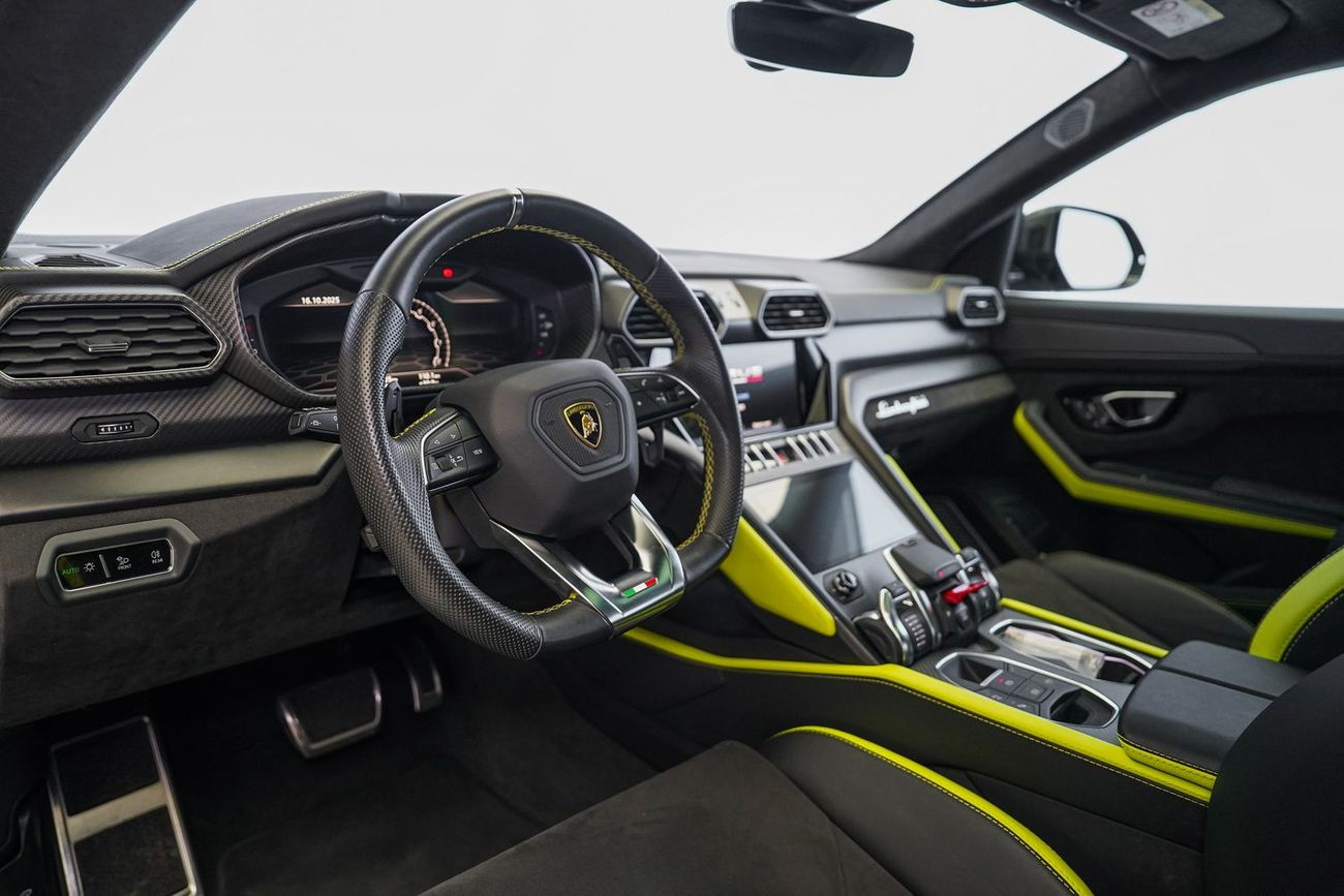 لامبورغيني اوروس Graphite Capsule