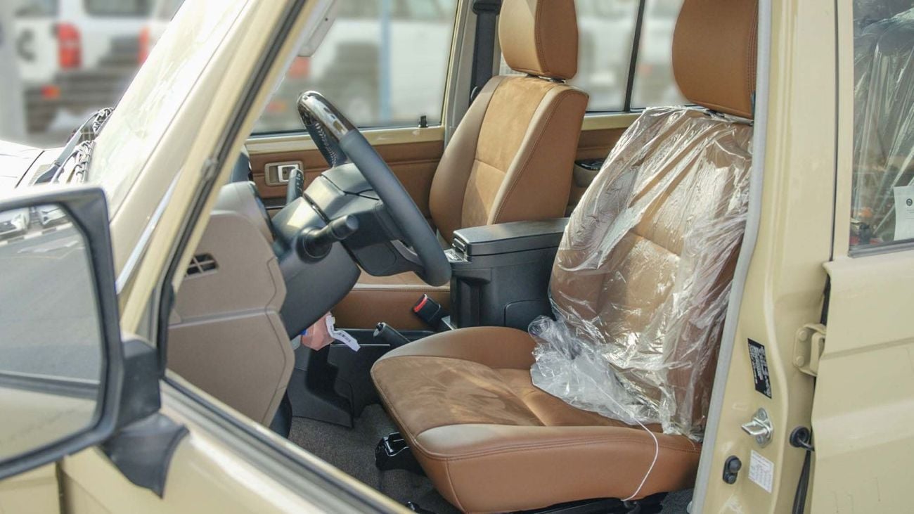 تويوتا لاند كروزر 70 2025 Toyota Land Cruiser LC 76 4.0L AT Petrol Full Option (Beige)