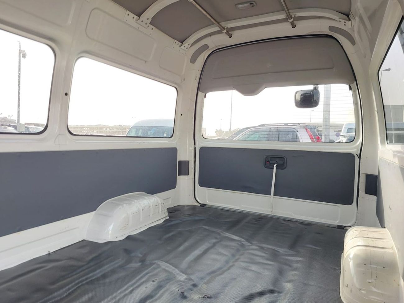 تويوتا هاياس TOYOTA HIACE COMMUTER VAN RHD 2011 MODEL 3.0 L DIESEL AUTOMATIC(PM07604)