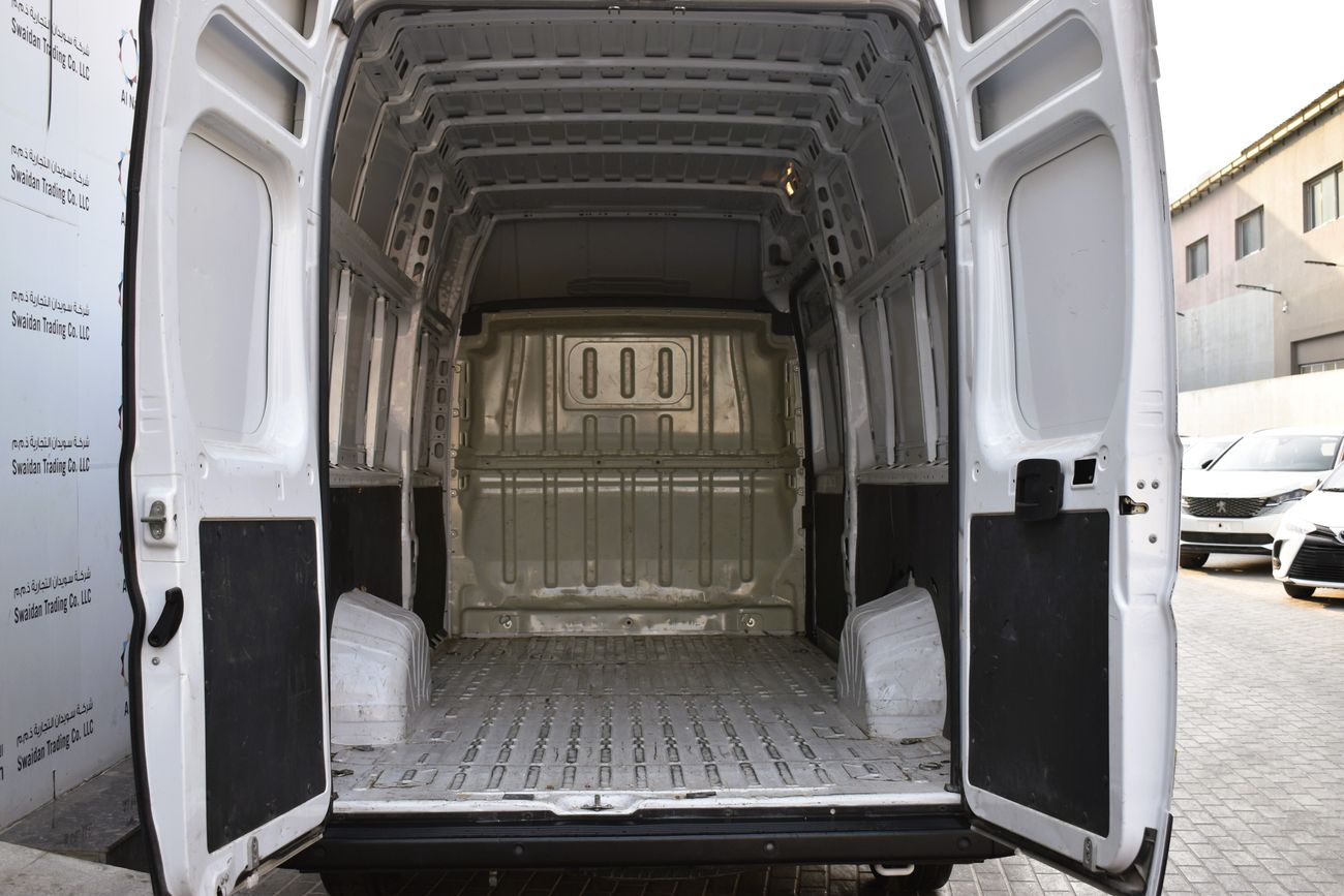 Peugeot Boxer AED 1279 PM | 2.2L L4 H3 GCC AGENCY WARRANTY UP TO 2026 OR 100K KM