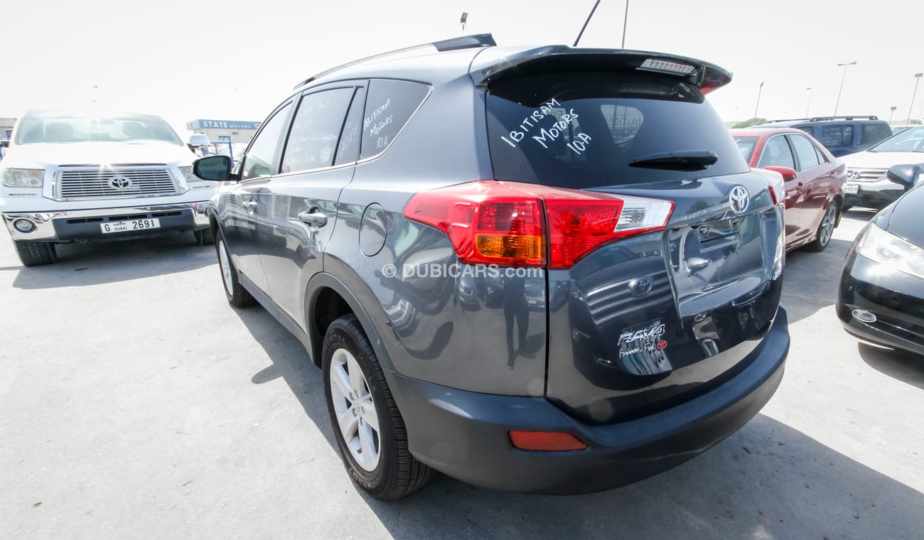 Used Toyota RAV4 XLE 2013 for sale in Dubai - 5214