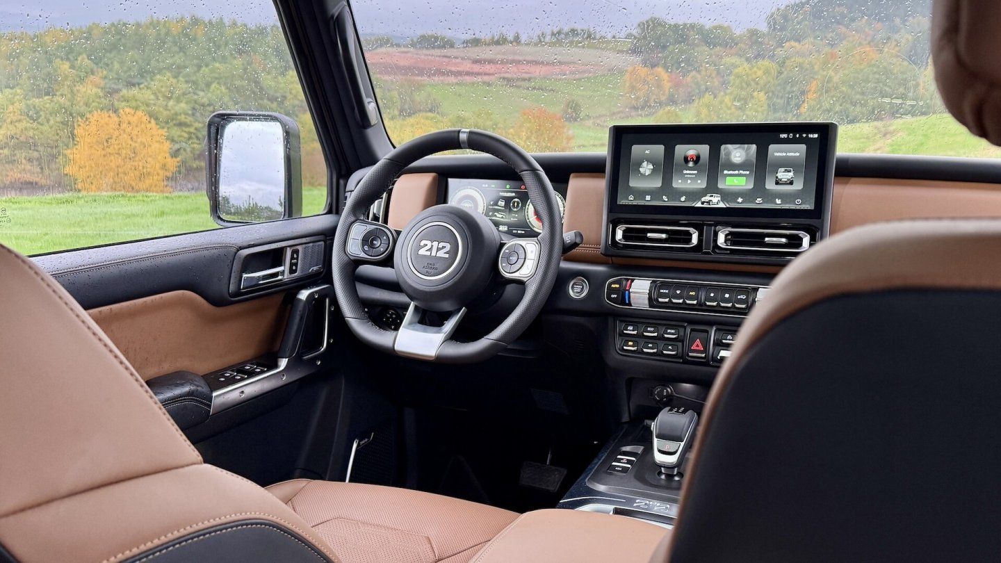 212 Motors T01 interior - Cockpit