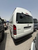 Toyota Hiace Toyota hiace 2015 diesel with seats 14 RHD white in colour