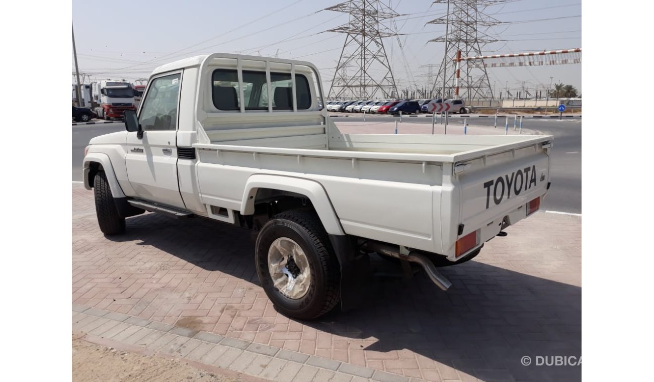Toyota Land Cruiser Pick Up Diesel 4.2L WITH OVER FENDER AND POWER OPTIONS