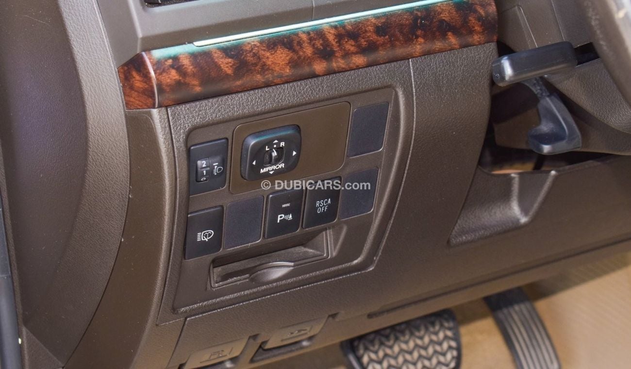 Toyota Land Cruiser LC 200 - GXR V6 4.0L PETROL 2010 - 291000 KM
