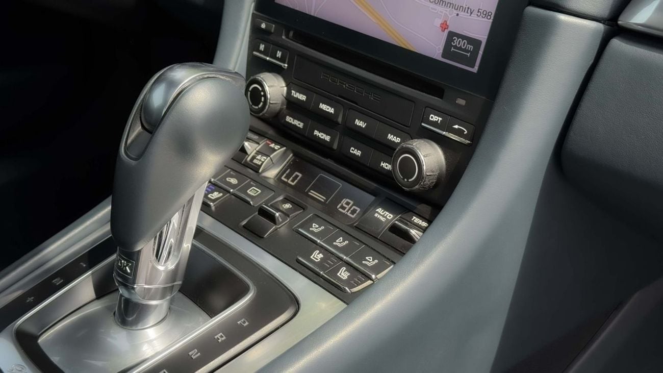 Porsche 911 CARRERA