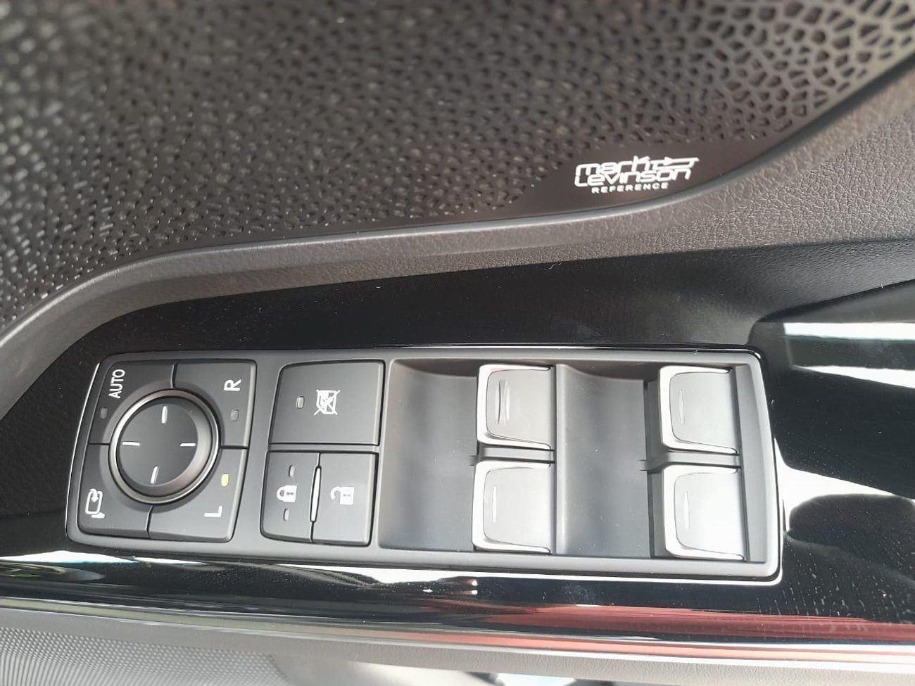 Lexus LX 500 Diesel Right-Hand drive sports luxury model top of the range with coolbox softdoor closing rear Ente