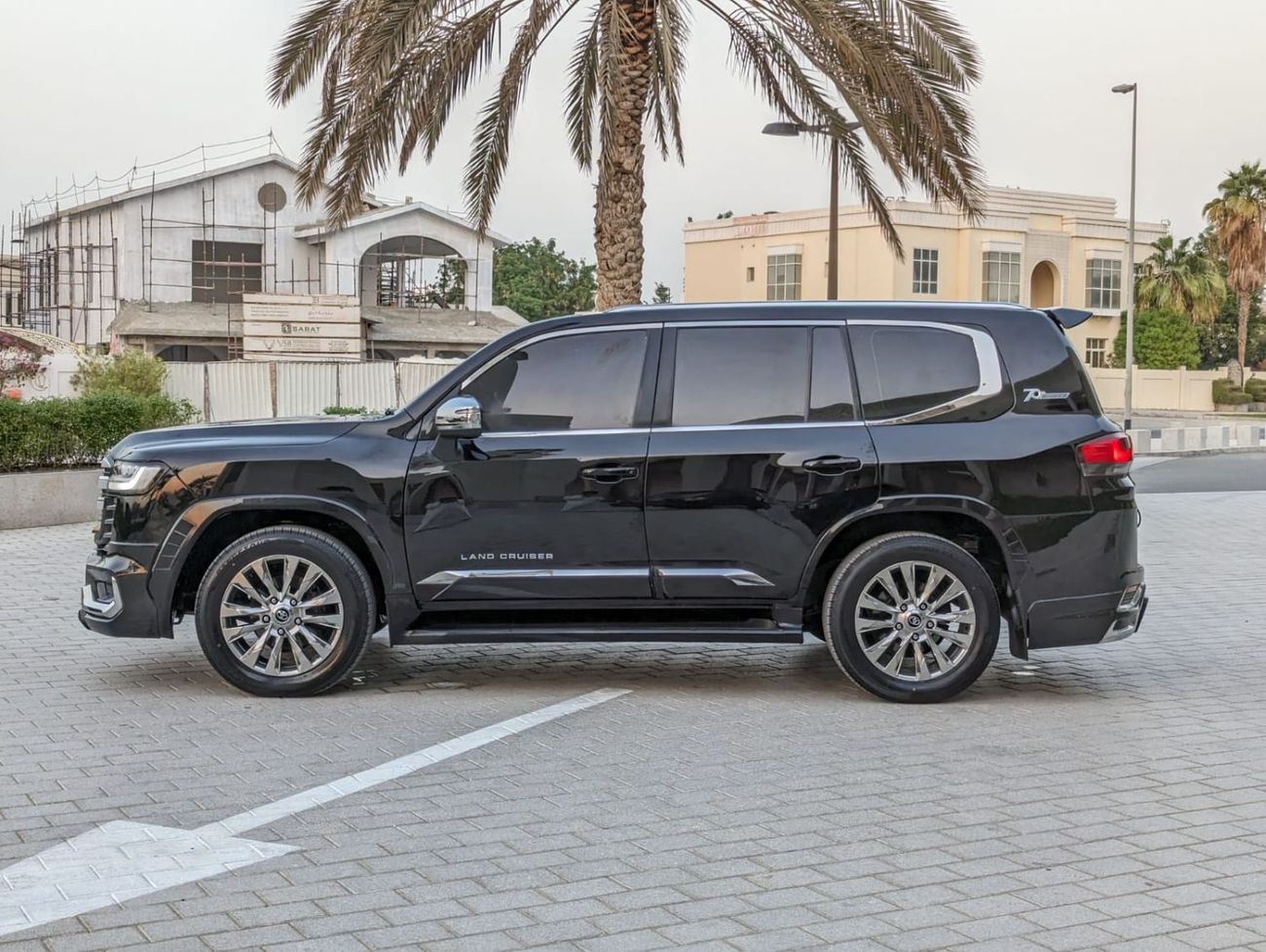 Toyota Land Cruiser Toyota Landcruiser 2016 LHD black exterior and red interior 7 seaters