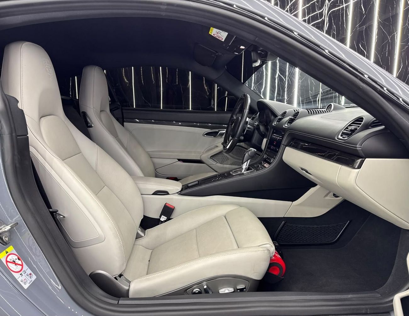 بورش كايمان 718 STYLE EDITION Porsche 718 cayman | GCC |  Rare ARCTIC Grey | Low Mileage