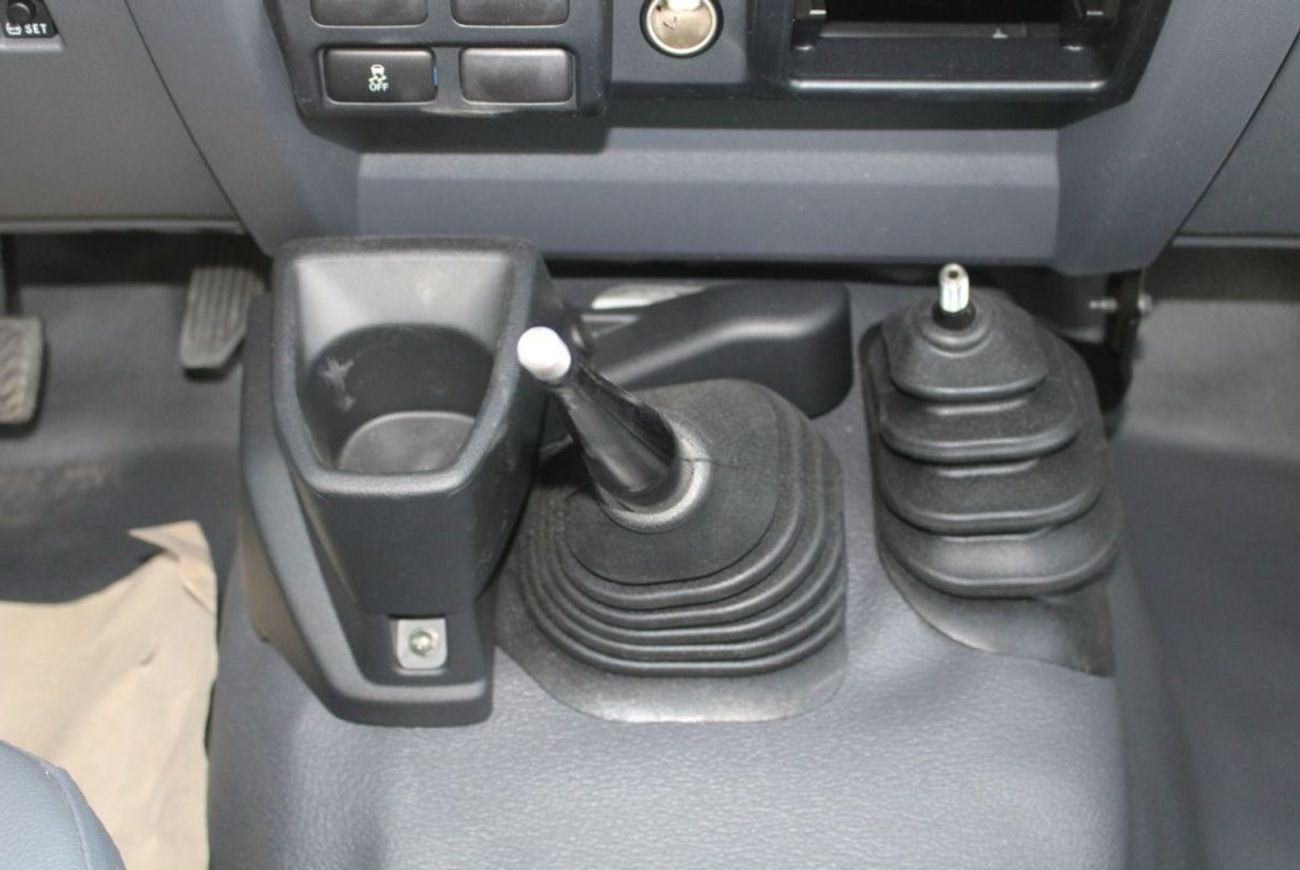 تويوتا لاند كروزر بيك آب TOYOTA LANDCRUISER 79 4.5L V8 DIESEL DOUBLE CAB STD MANUAL