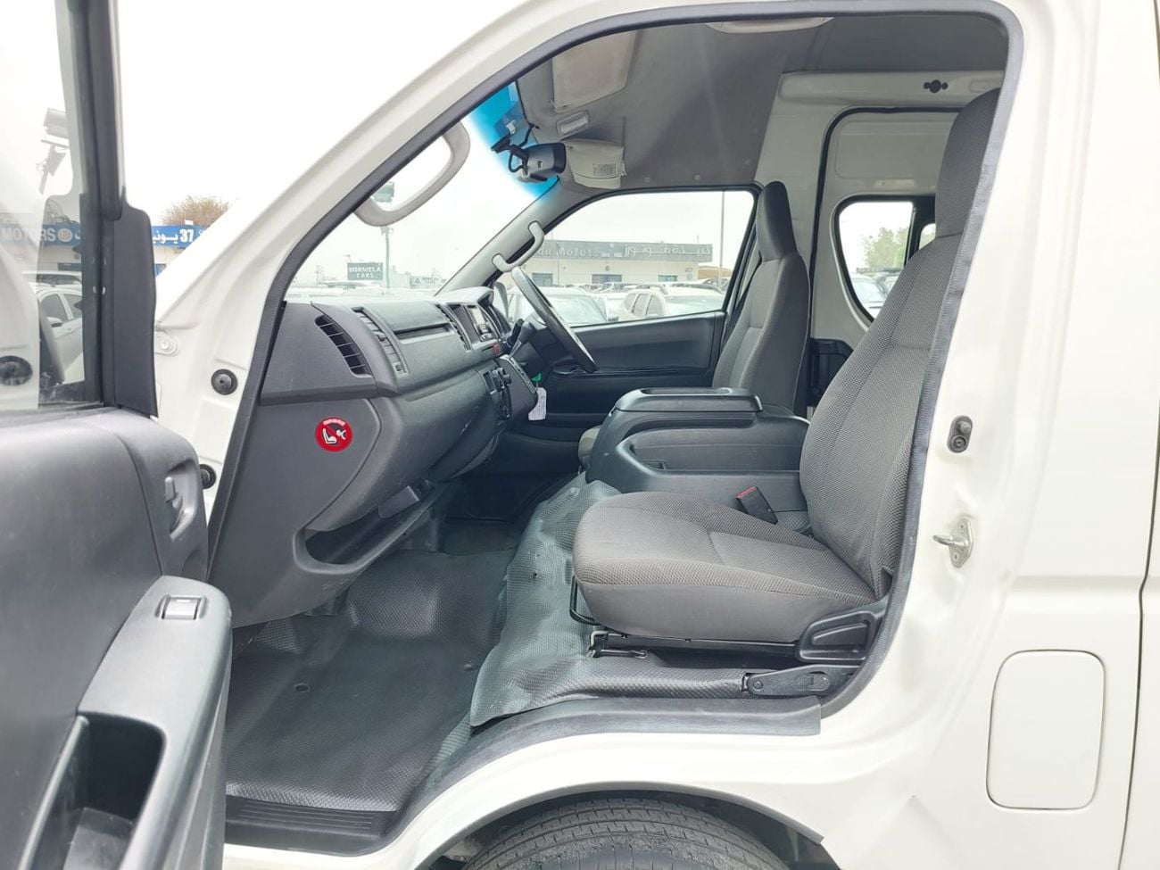 Toyota Hiace TOYOTA HIACE COMMUTER VAN RHD 2015 MODEL 3.0 L DIESEL AUTOMATIC(PM15106)