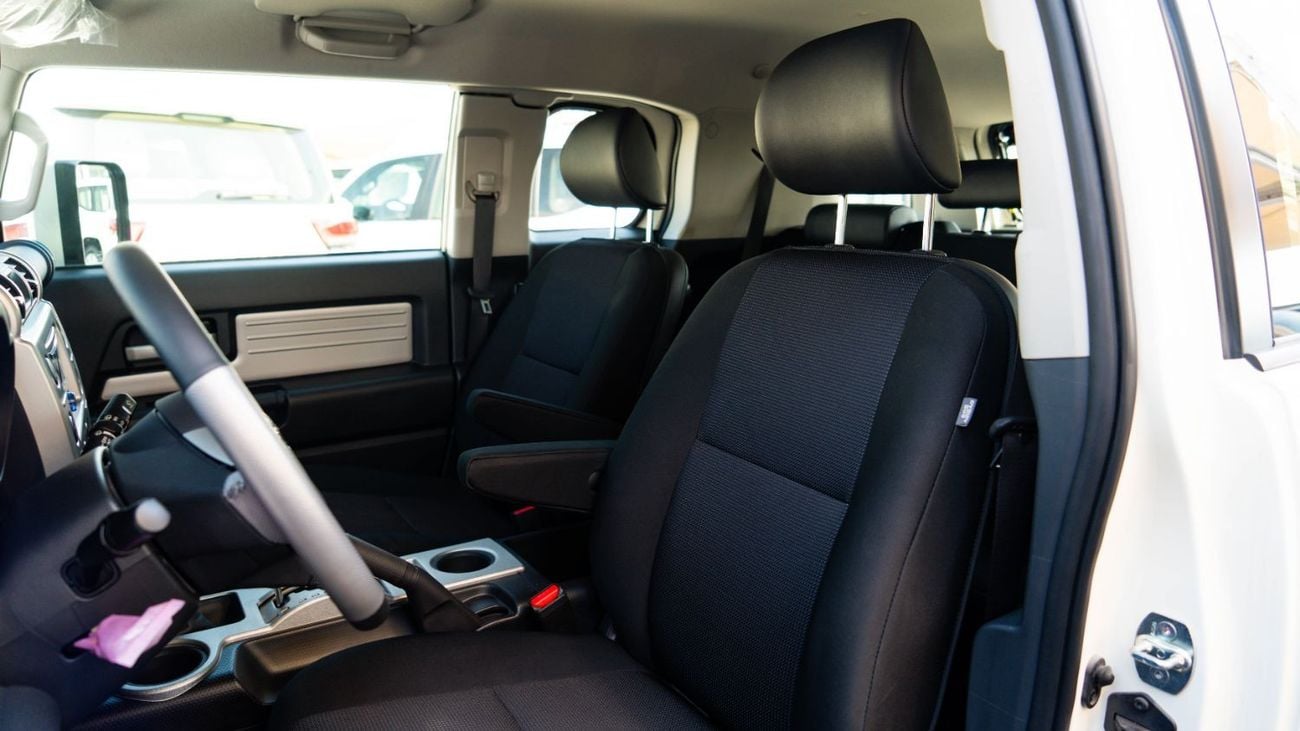 تويوتا إف جي كروزر 4.0 L | V6 | 2023