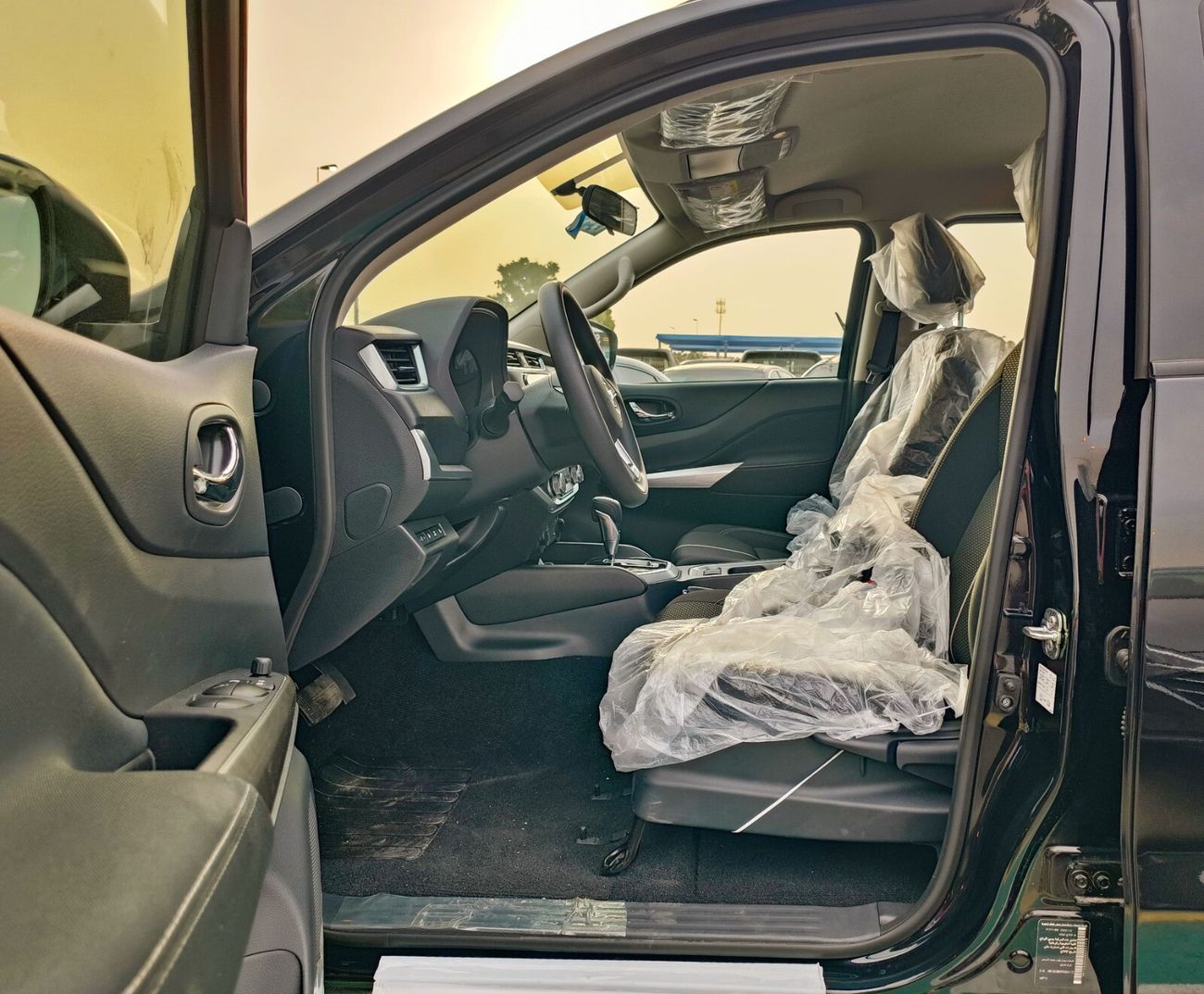 نيسان إكستيرا SE | 2.5L V4 PETROL | A/T | PUSH START | 7SEATS | 4WD (CODE # 67775)