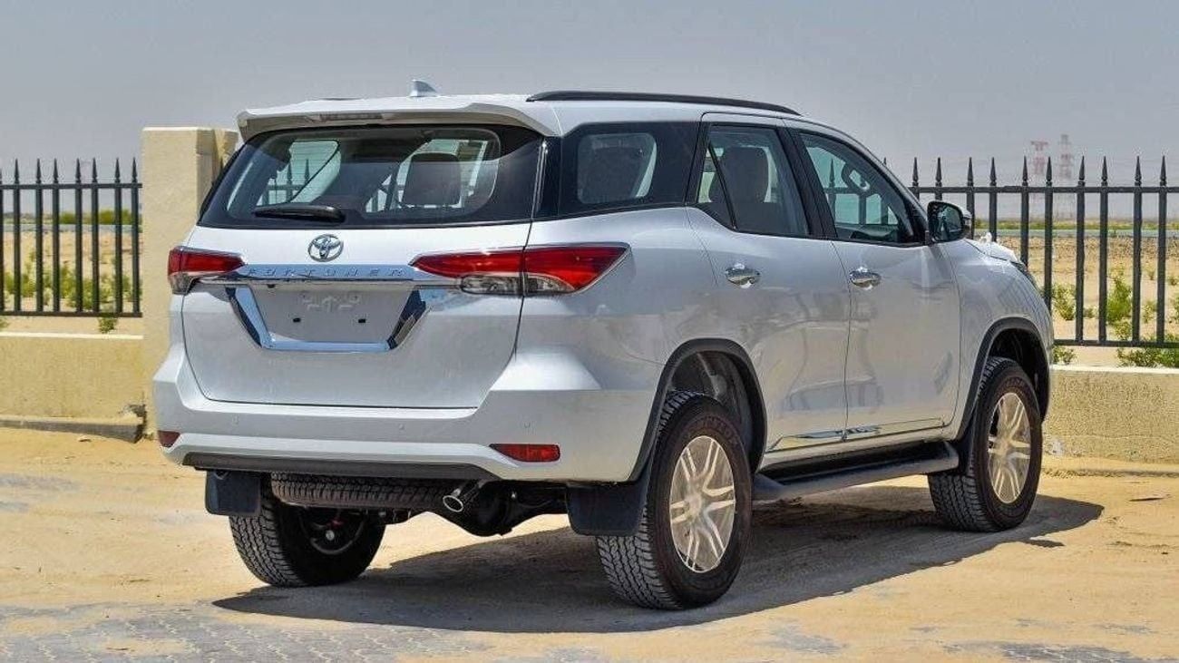 تويوتا فورتونر 2025 Toyota Fortuner 4.0L Petrol AT (White-Beige)