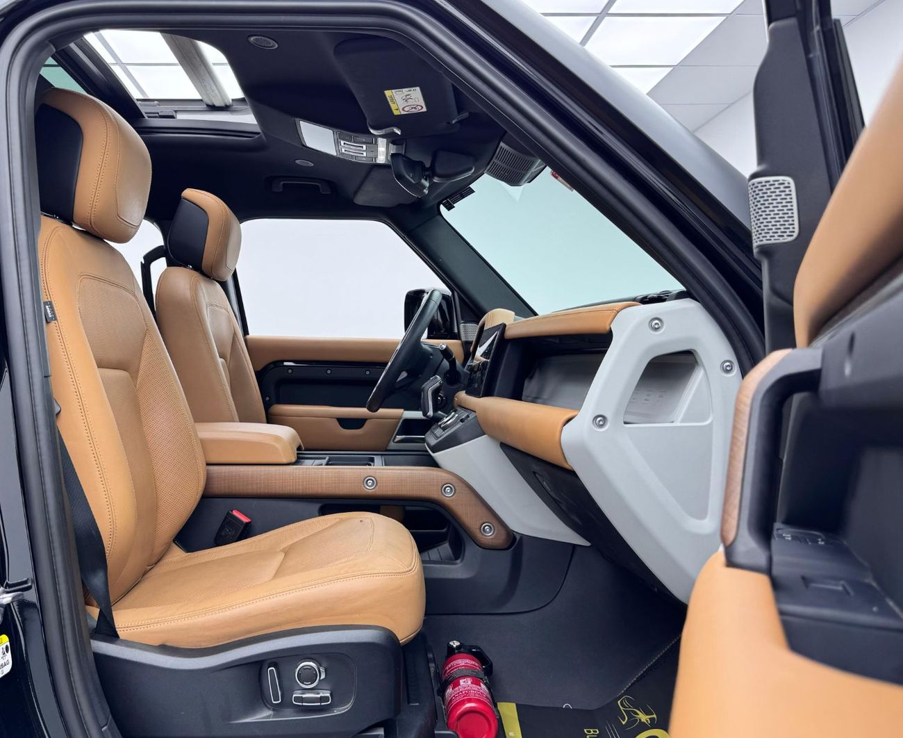 Land Rover Defender 2023 Land Rover Defender 130 P400 HSE, 2028 Land Rover Warranty and Service Contract,  GCC