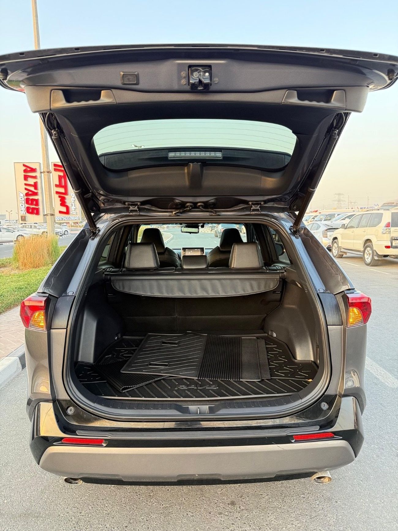 Toyota RAV4 XSE Hybrid Full Option