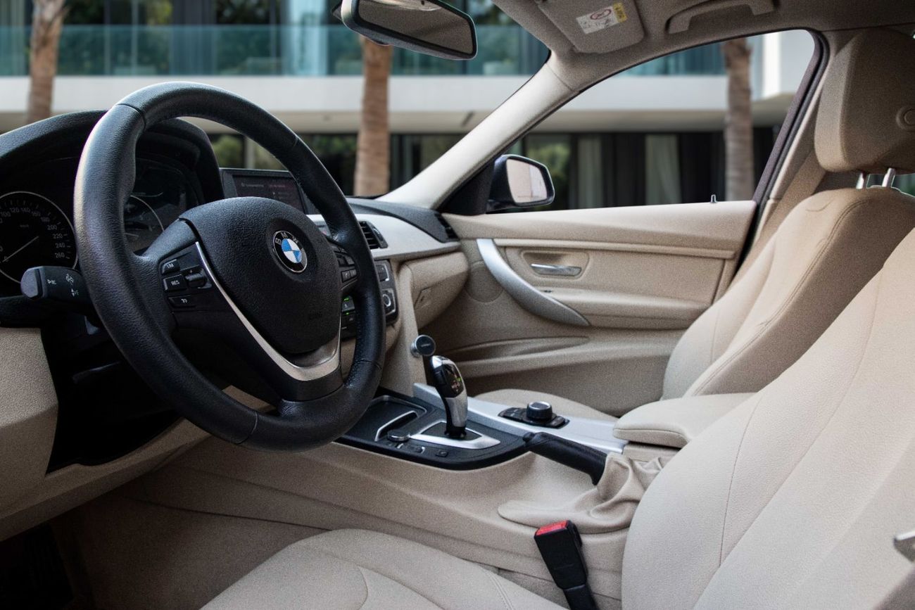 بي أم دبليو 318i 318i | 1,273 P.M | 0% Downpayment | Under Warranty!