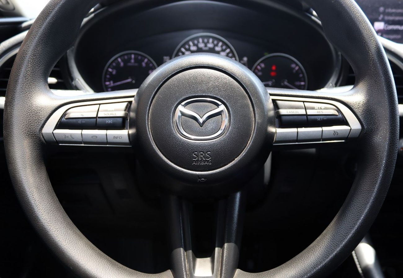 Mazda 3 V ACCIDENTS FREE - GCC - ENGINE 1600 CC - SUNROOF - KEYLESS ENTRY AND START - ORIGINAL PAINT - PERFE