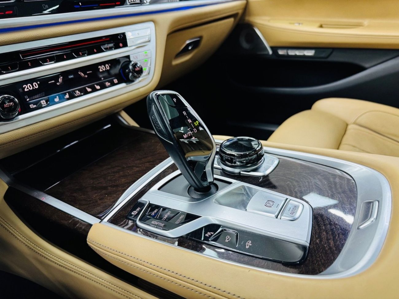 بي أم دبليو 750Li M Sport 4.4L (523 HP)