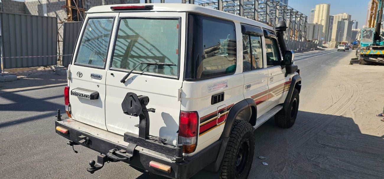 تويوتا لاند كروزر 70 LX-Hardtop-RHD-4.5L-Diesel-1VD-V8 Cylinder-Manual-7 Seats-5 Doors