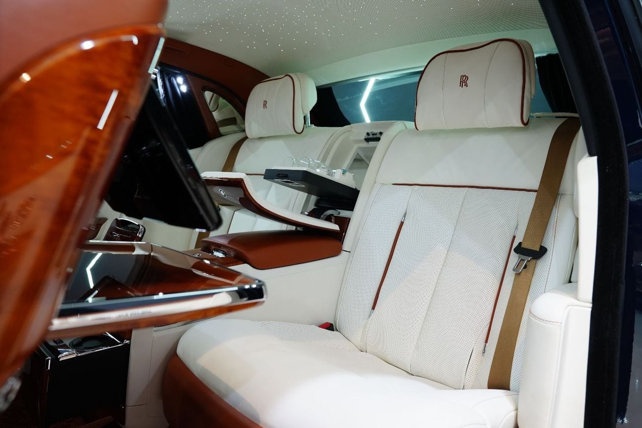 Rolls Royce Phantom SWB , Two-Tone, Illuminated Spirit of Ecstasy, Rear Screens, Dealer Warranty!!
