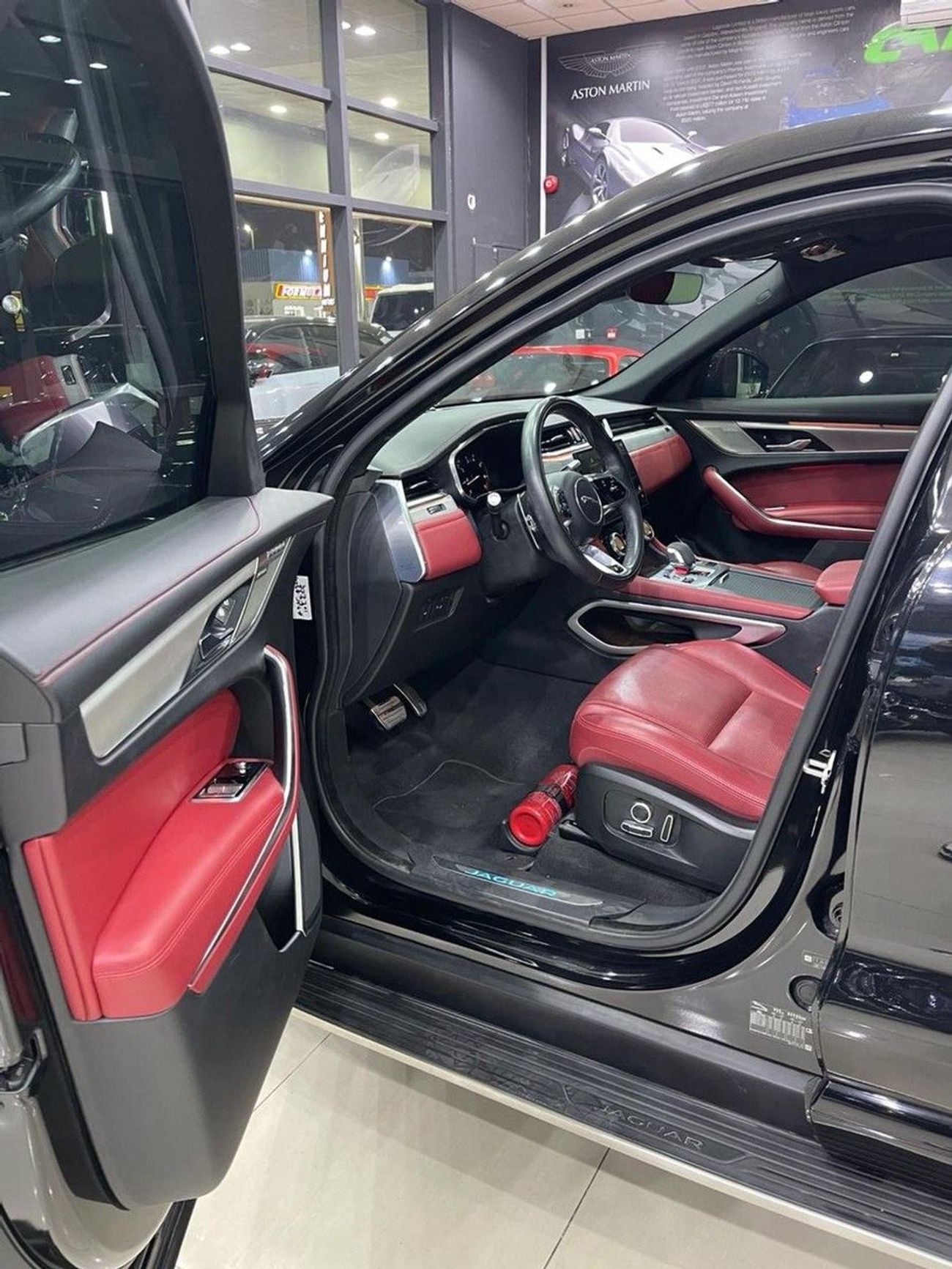 جاكوار F بيس R-Dynamic Black P250 2.0L Jaguar F-Pace 2022