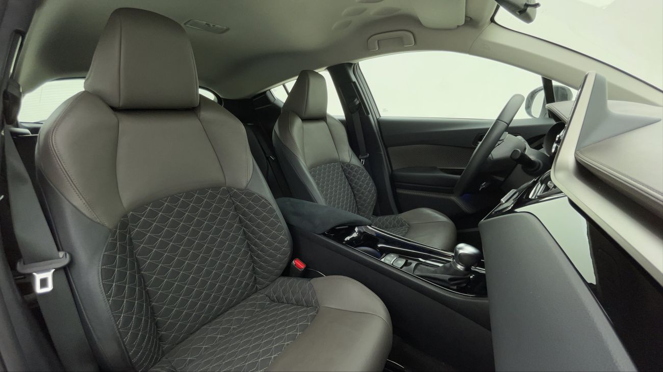 تويوتا CHR VX 1.8 | بدون دفعة مقدمة | اختبار القيادة في المنزل