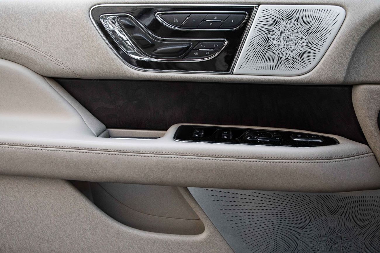 Lincoln Navigator Retractable Running Boards | 2,448 P.M  | 0% Downpayment | Pristine!