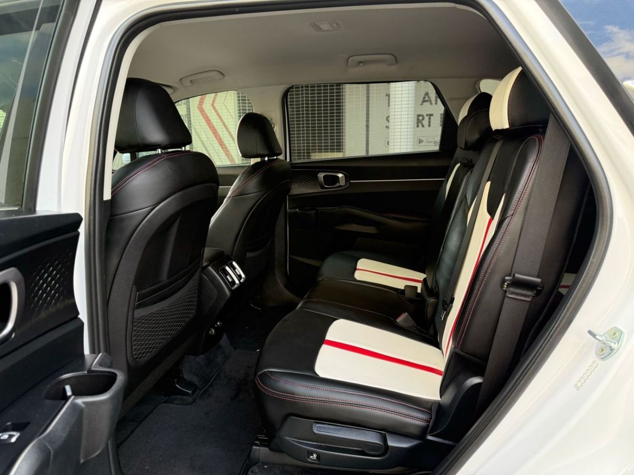 Kia Sorento Std 2.5L AWD KIA SORENTO 2.5L AWD | UAE PASS