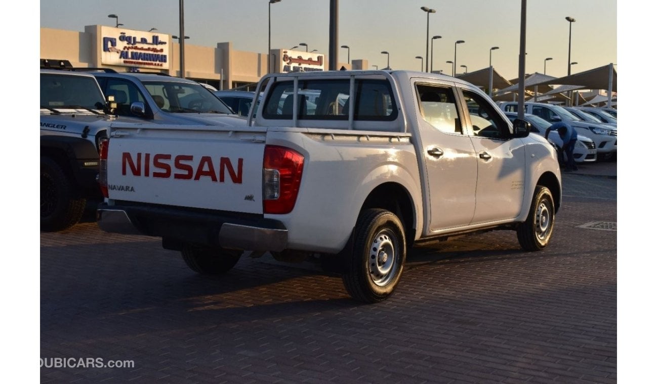 Nissan Navara 2017 | NISSAN NAVAR AF 4X2 | DOUBLE CABIN 5-SEATER | 4-DOORS | GCC | VERY WELL-MAINTAINED | SPECTACU