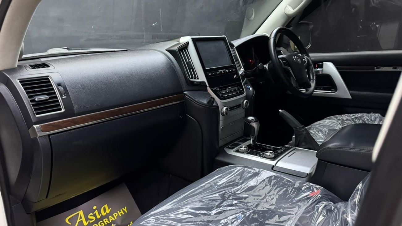 تويوتا لاند كروزر diesel 4.5 liter ,right hand drive ,full option ,for export only