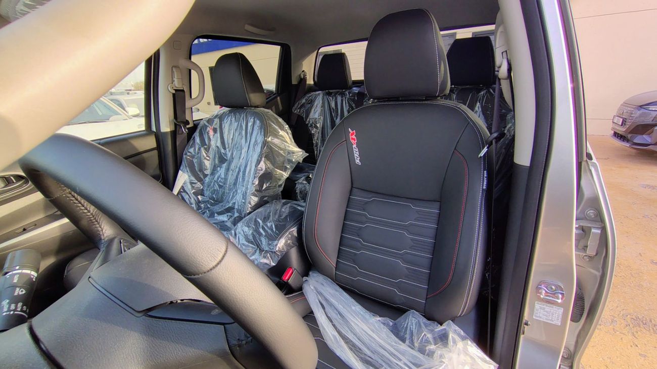 نيسان نافارا Std 2.5L RWD M/T