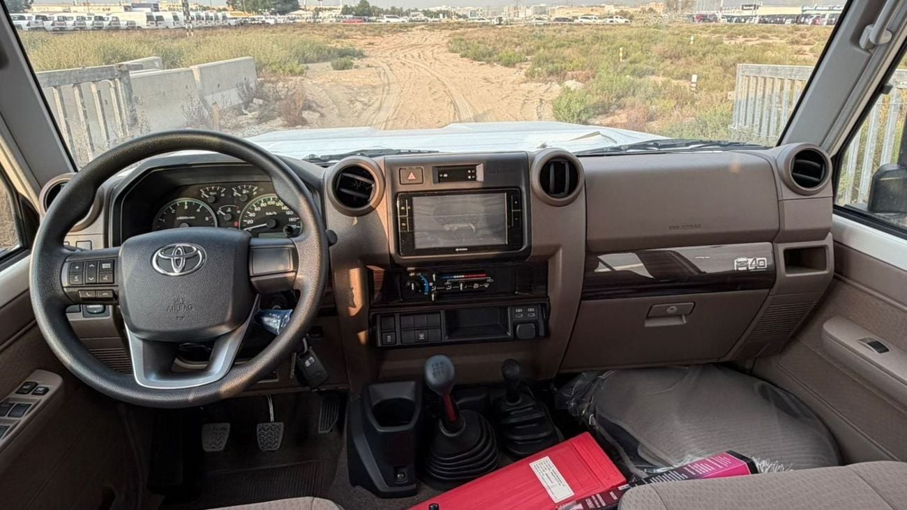 تويوتا لاند كروزر 70 LC76 2.8 MT basic Oman specs basic options