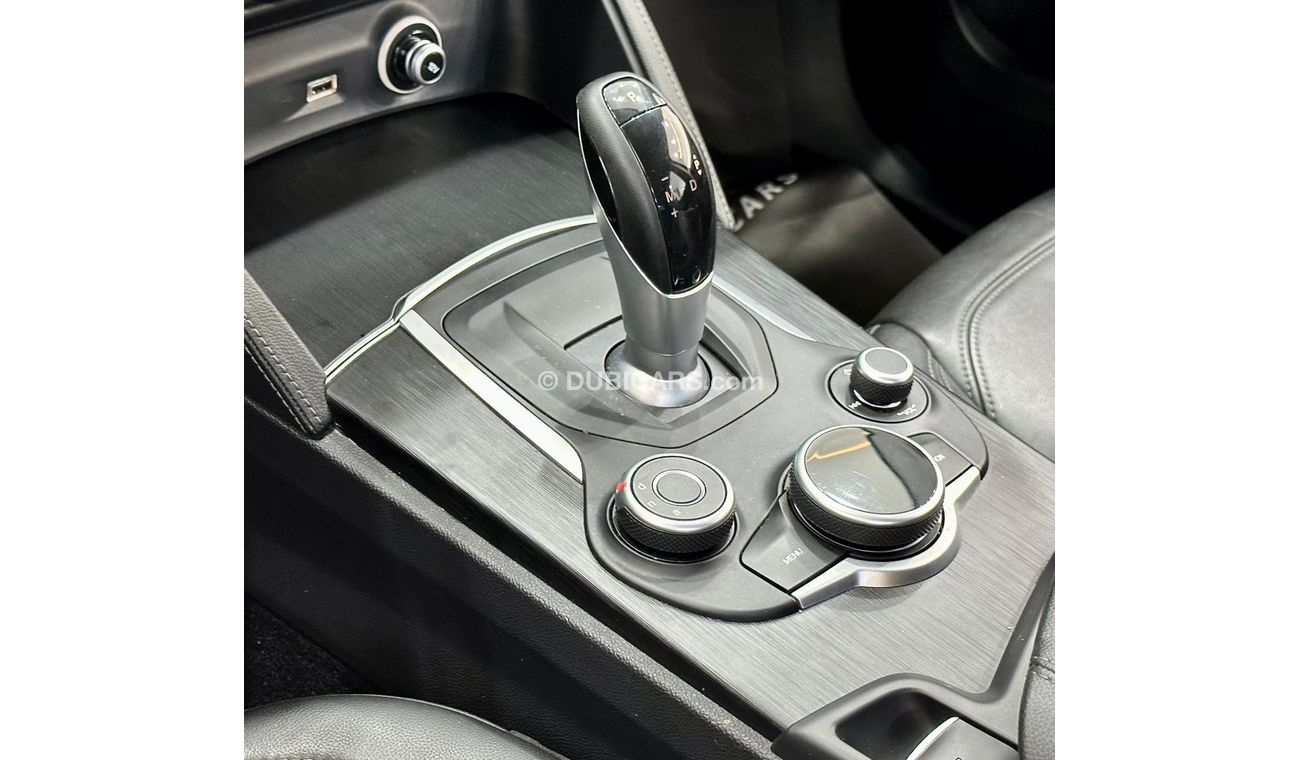Alfa Romeo Stelvio 2018 Alfa Romeo Stelvio Q4, Alfa Romeo Warranty Service Contract June 2023, Alpha Romeo FSH, GCC