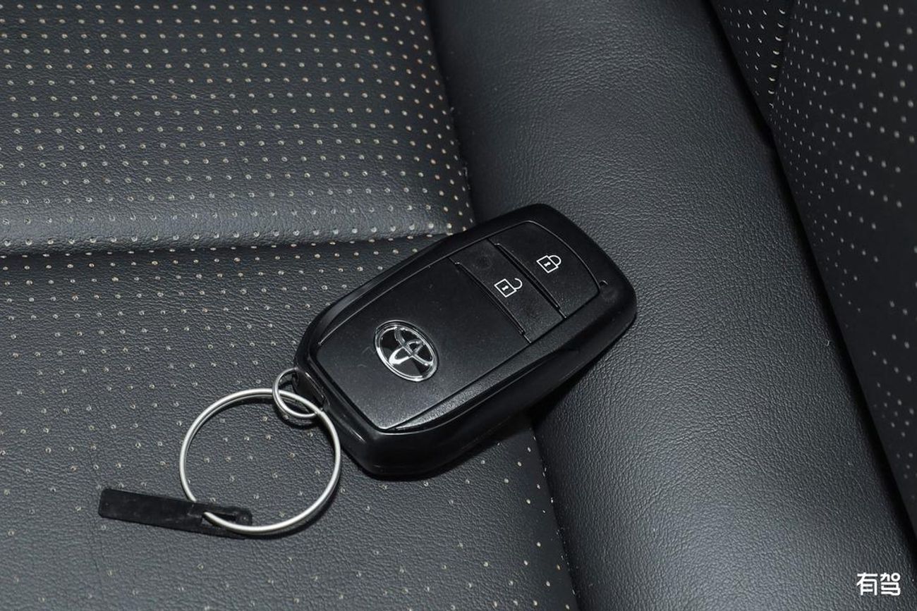 تويوتا كورولا كروس Toyota/COROLLA CROSS/TCC05 2.0L Deluxe Hybrid AT