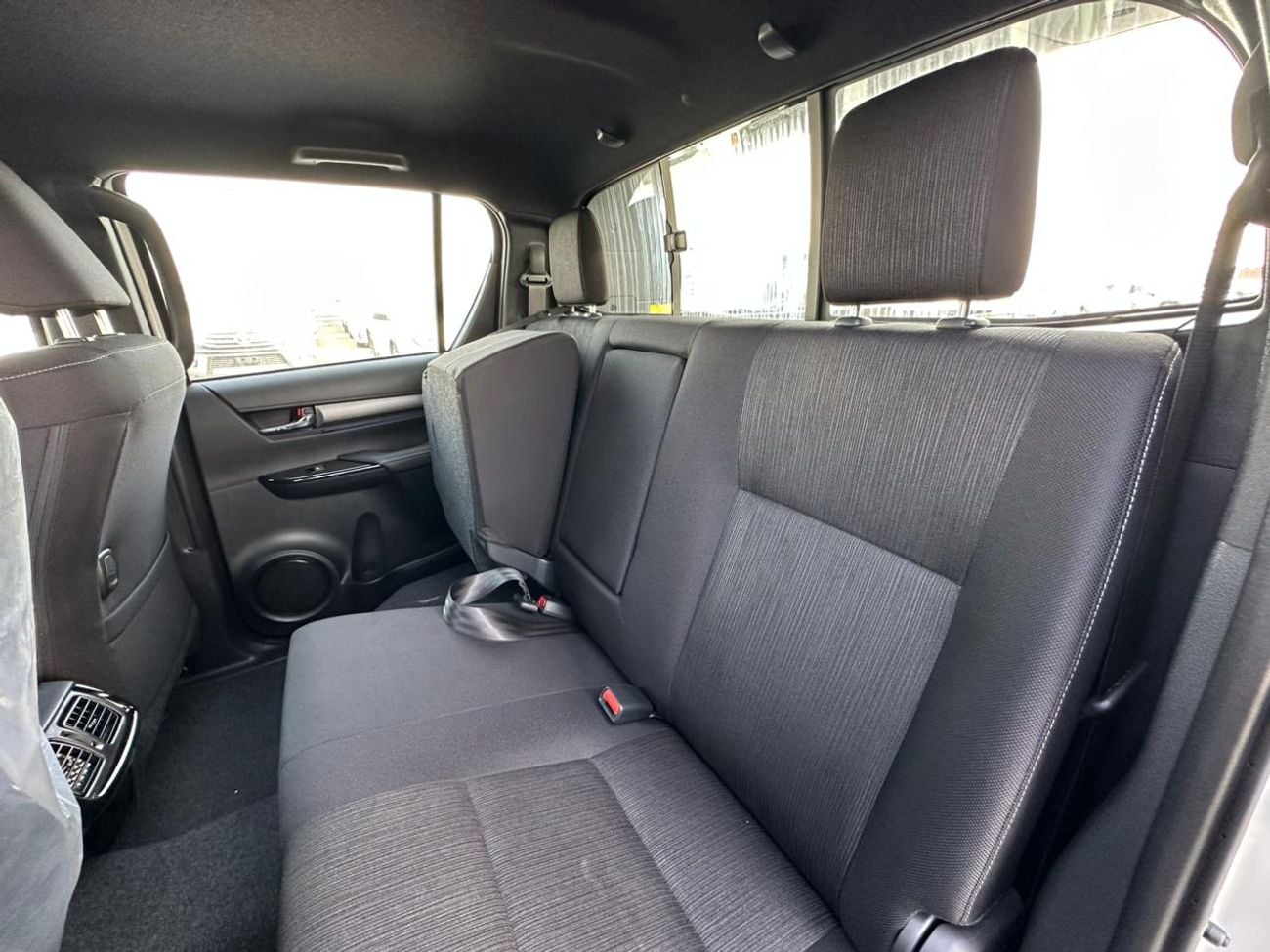 تويوتا هيلوكس 2026 HILUX D/C 4WD 4.0 ADVENTURE V A/T EXL WHITE | BLACK