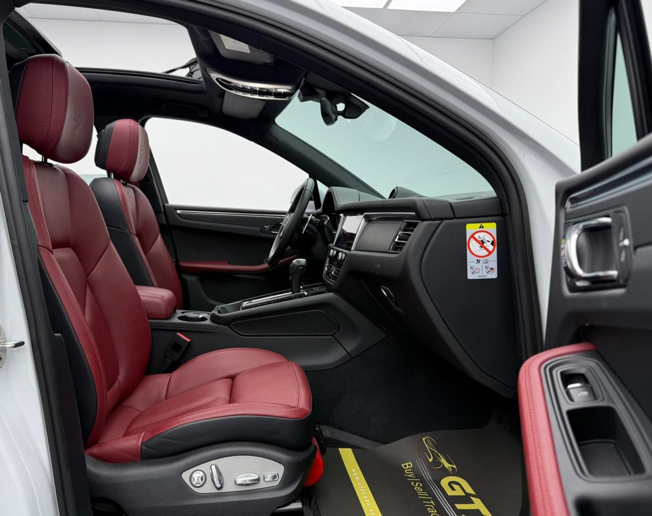 Porsche Macan Std 2.0L (252 HP) 2024 Porsche Macan, 2026 Porsche Warranty, Full Porsche Service History, Very Low 