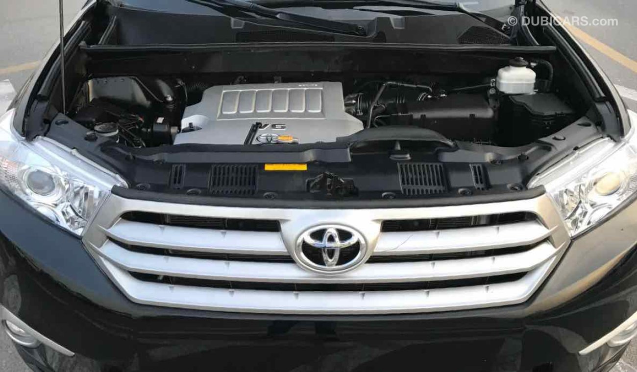 Toyota Highlander fresh and imported and very clean inside out and ready to drive