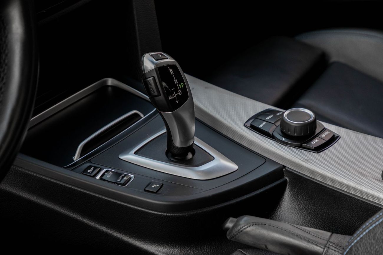 BMW 318i M-Kit | 1,371 P.M  | 0% Downpayment | Low Kms! | Warranty!