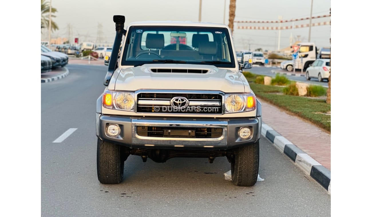 تويوتا لاند كروزر بيك آب