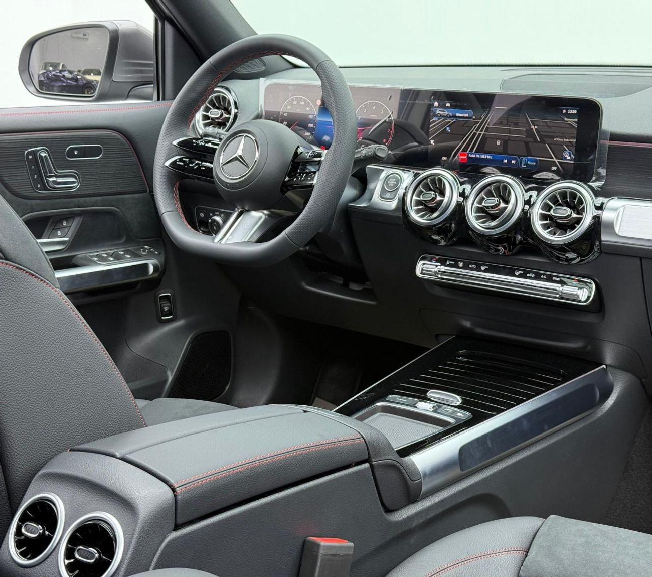 مرسيدس بنز GLB 200 *Brand New* 2026 Mercedes Benz GLB200, 5 Years Mercedes Warranty, Delivery Km, 7 Seater, GCC