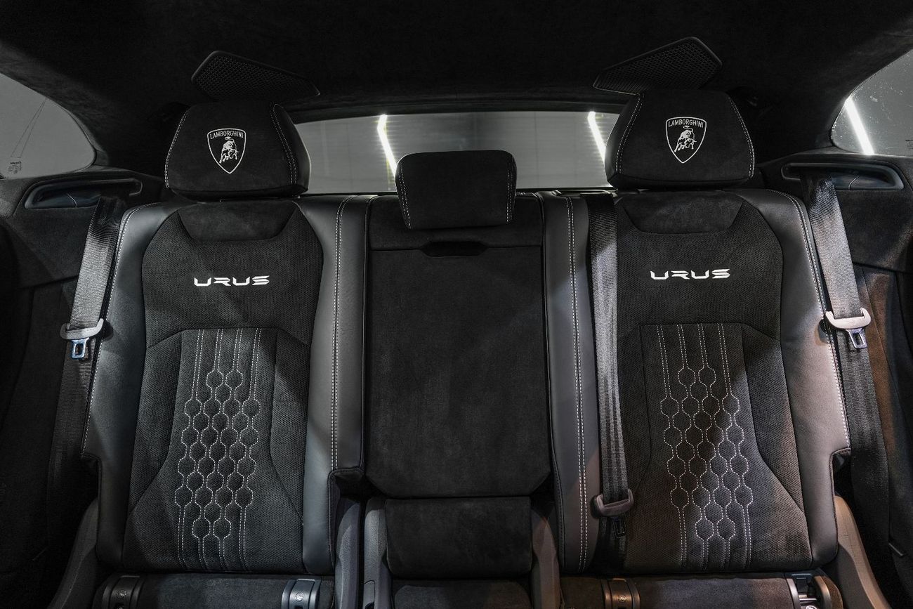 Lamborghini Urus 4.0T V8 Performante Full Carbon Pack, Akrapovic Exhaust, Lamborghini Warr + Serv!!