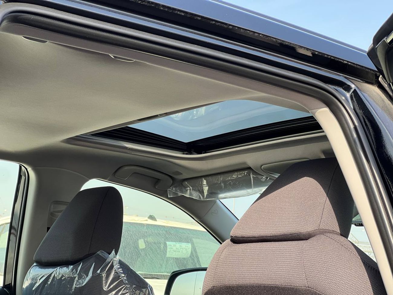 Toyota RAV4 2.5L PTR A/T // 2025 // Mid With Sunroof , Wireless Charge , DVD&Back Camera // Special Offer // By 