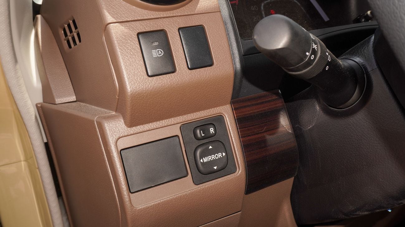 Toyota Land Cruiser Pick Up LX 4.0L V6 Single Cabin A/T